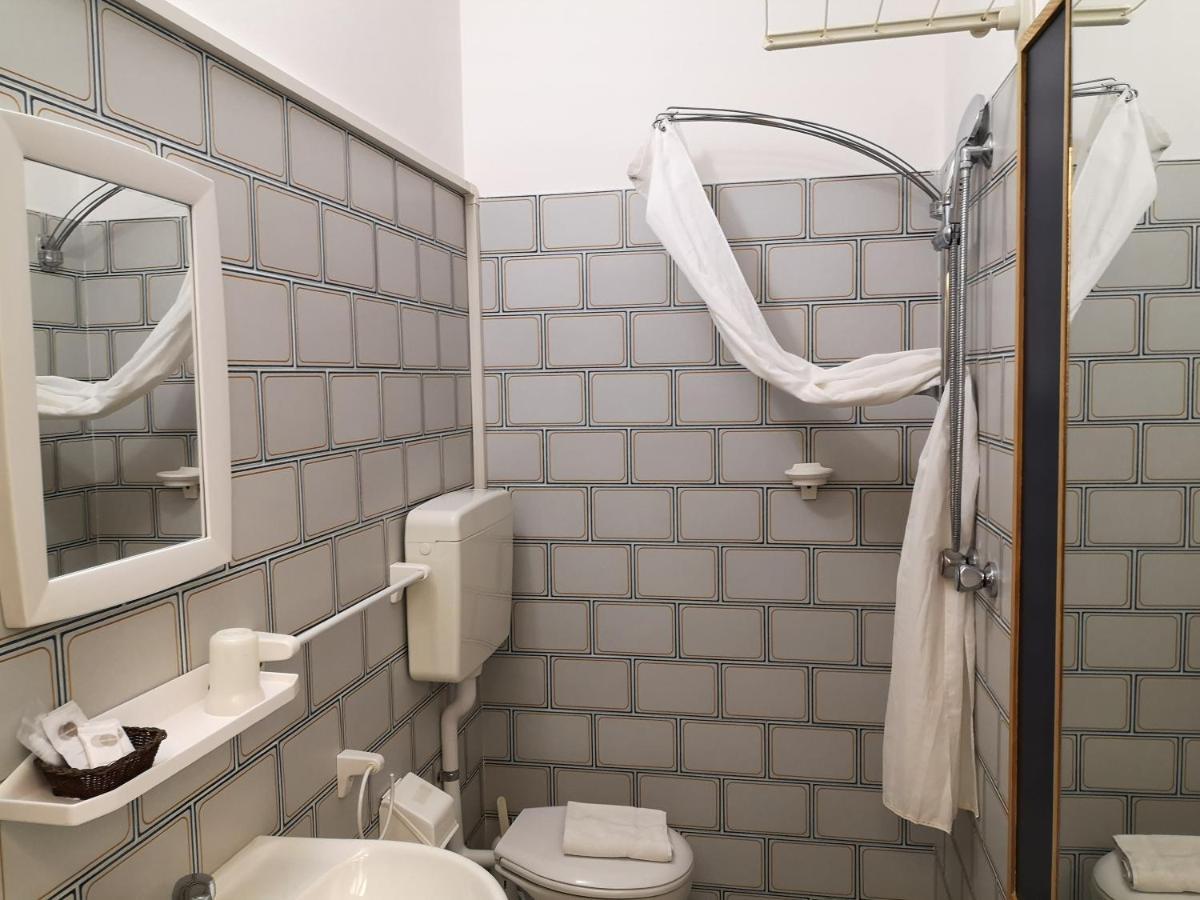 Hotel Nives Riccione Phòng bức ảnh