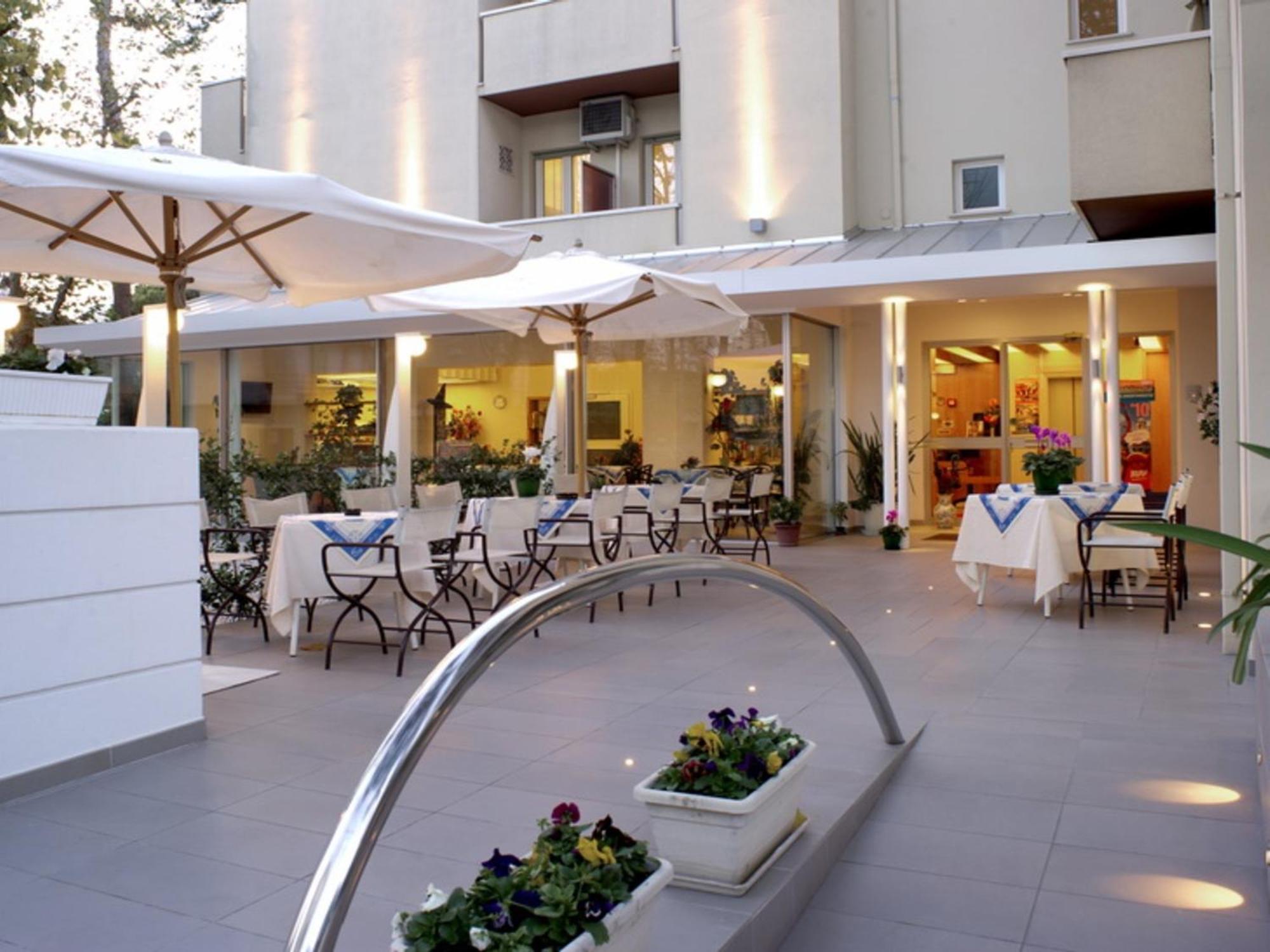 Hotel Nives Riccione Ngoại thất bức ảnh