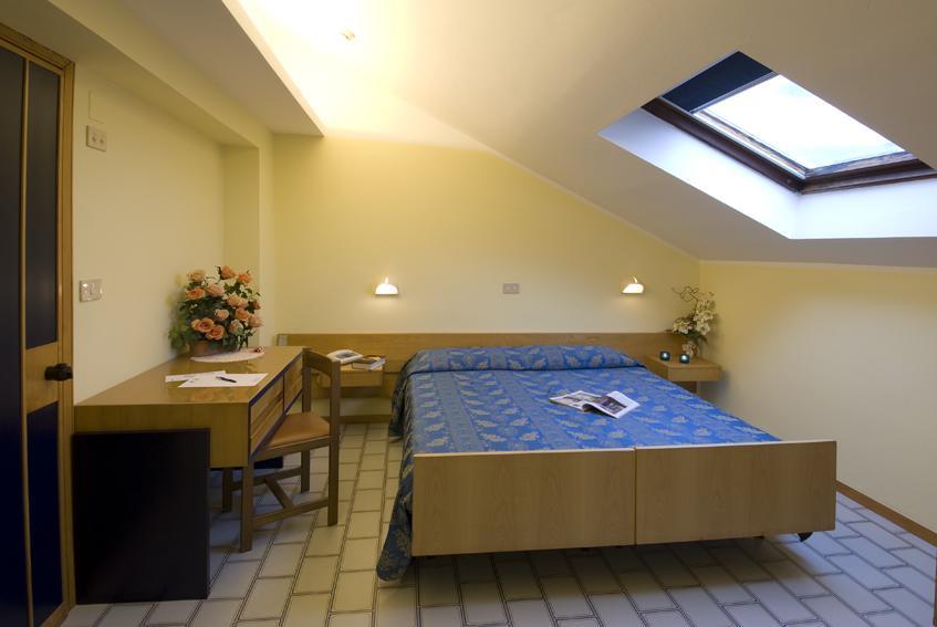 Hotel Nives Riccione Phòng bức ảnh